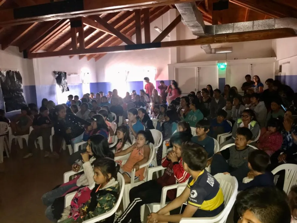 Cine y pileta: actividades gratuitas para toda la familia