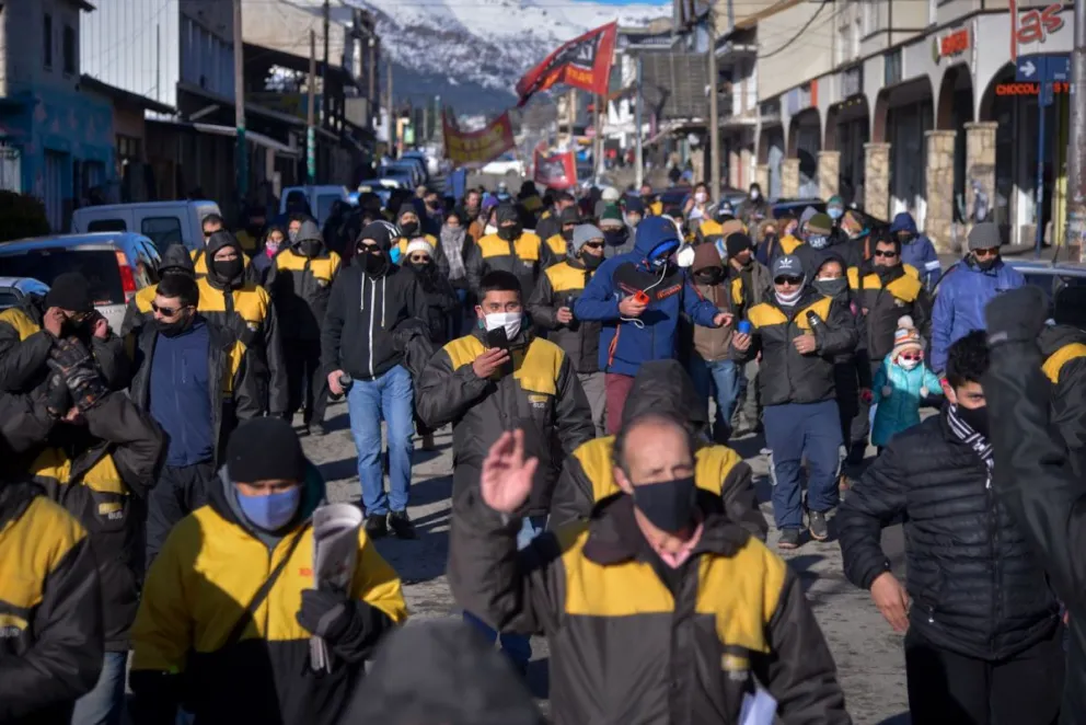 Trabajadores de Mi Bus reclamaron por las condiciones laborales