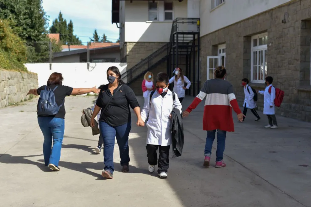 Realizan una colecta solidaria de útiles escolares 