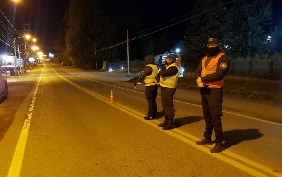 Sin registro y con alcohol en sangre, embistió a dos policías