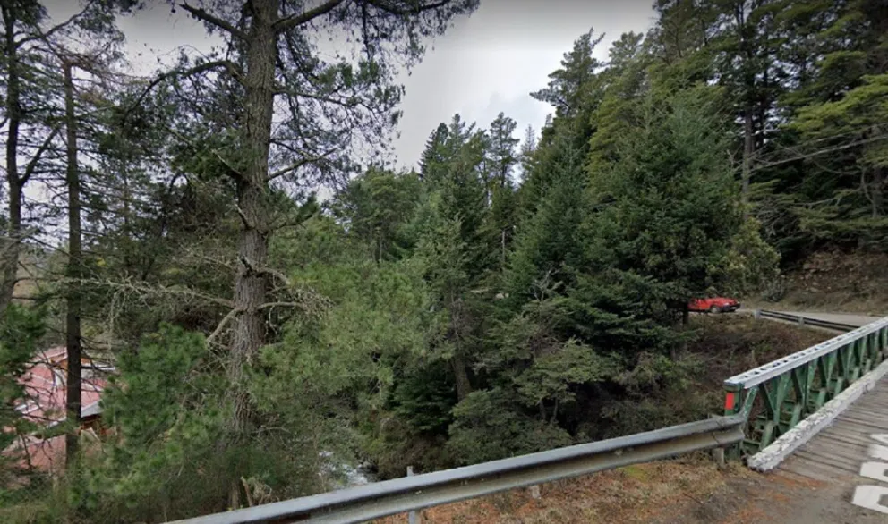 Buscan a una joven que cayó de un puente