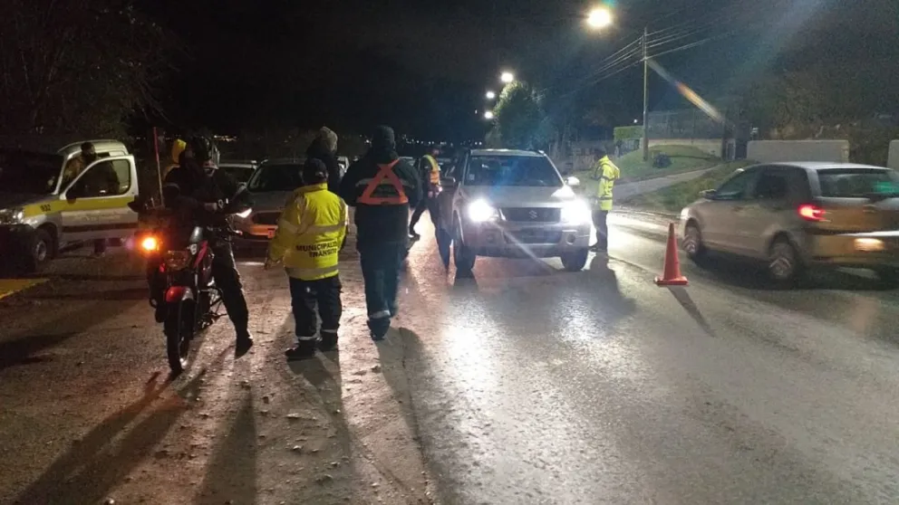 Se dieron a la fuga en un control vehicular y fueron multados