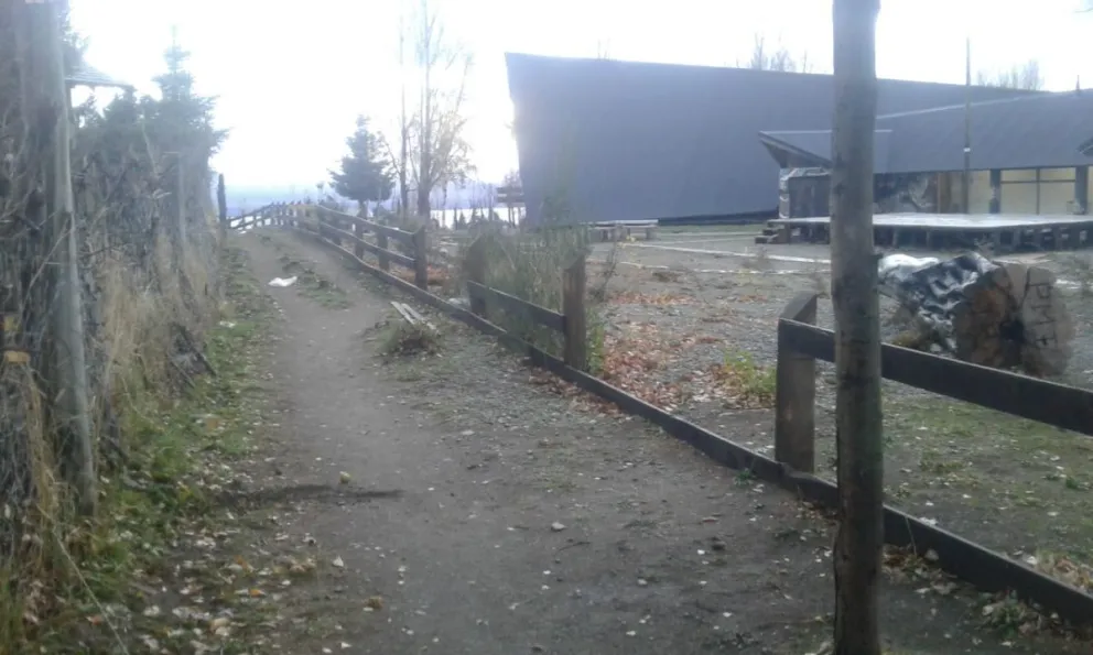 Robaron maderas de un cerco en la Escuela La Llave