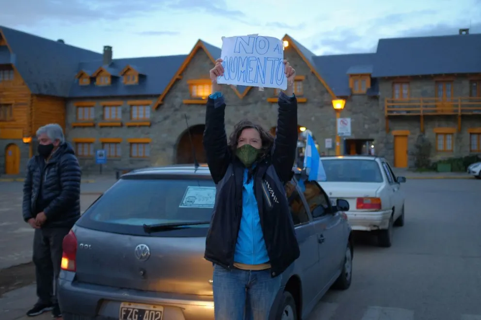 Con una caravana, reclamaron contra el aumento del boleto