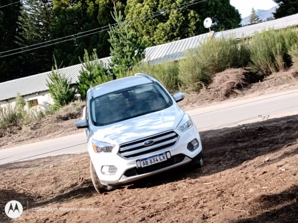 Usan la bicisenda como calle o estacionamiento