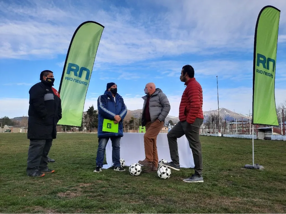 Provincia entregó un aporte por más de 2 millones de pesos a la Liga de Fútbol de Bariloche