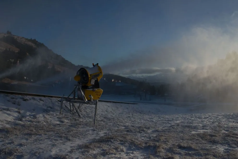 La fabricación de nieve se realiza cada temporada, con la llegada de las condiciones meteorológicas necesarias. Foto: archivo Marcelo Martínez.