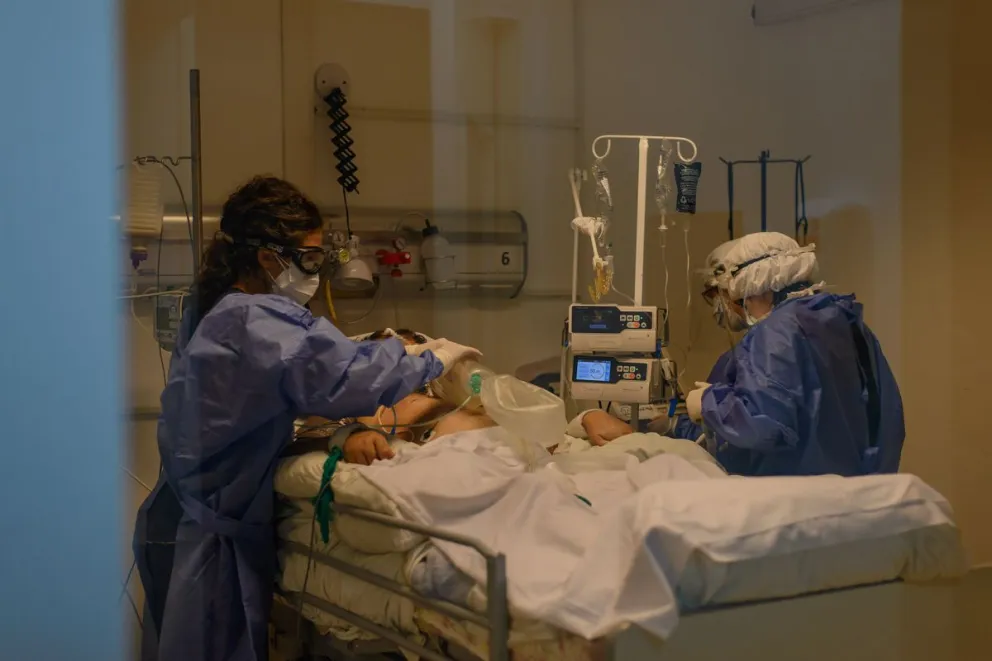 Coronavirus: la curva de casos diarios disminuyó un 3%