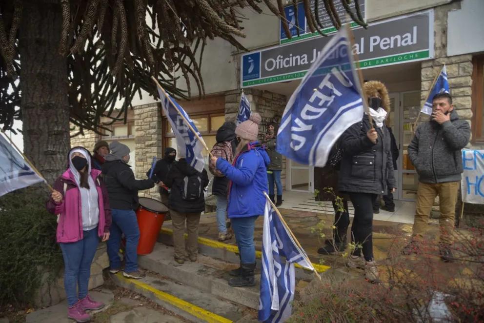 Despidos en el DUT: “La gente no puede estar vendiendo sus pertenencias para sobrevivir”