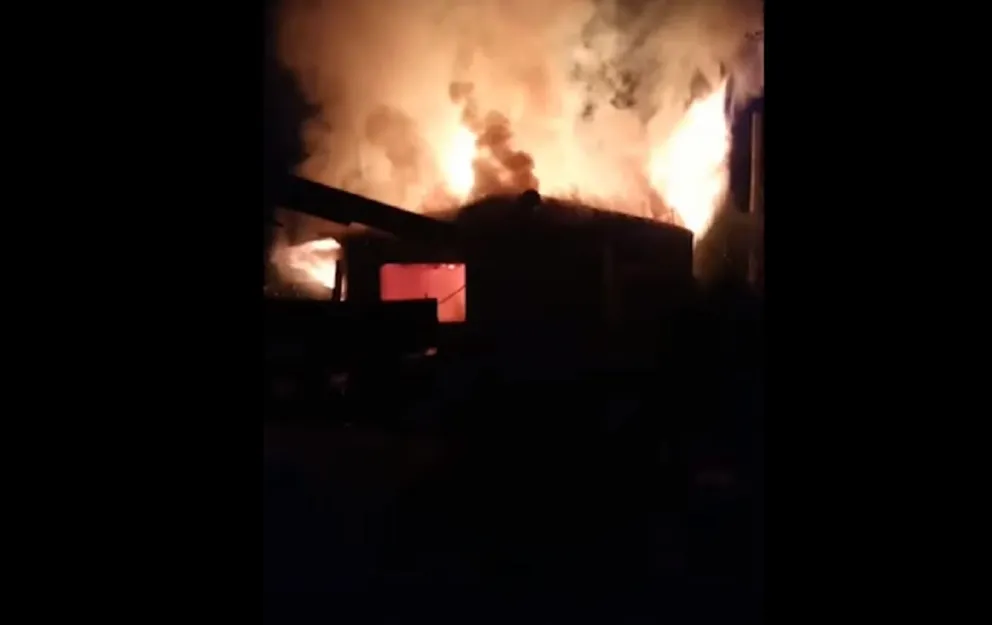 Explotó una garrafa y perdieron todo en un incendio