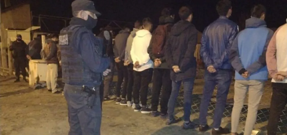 Desarticularon una fiesta clandestina y hubo más de 50 detenidos