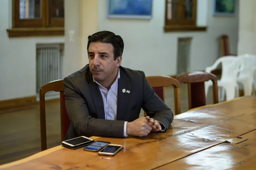 Gennuso comunicó el alejamiento de Barberis del Ejecutivo