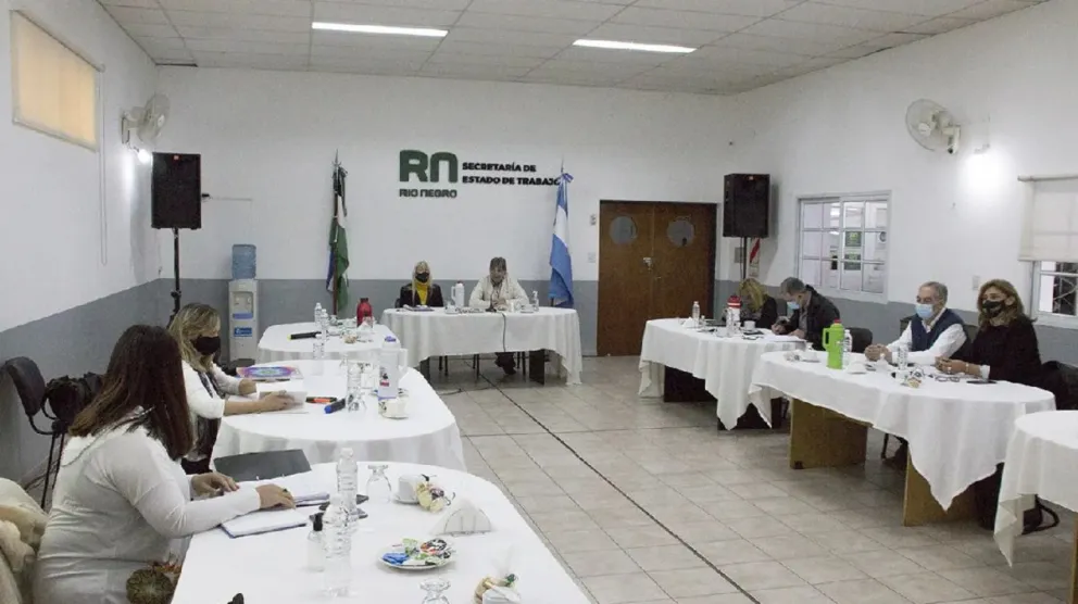 Según el Gobierno, el salario docente rionegrino se ubica entre los mejores del país